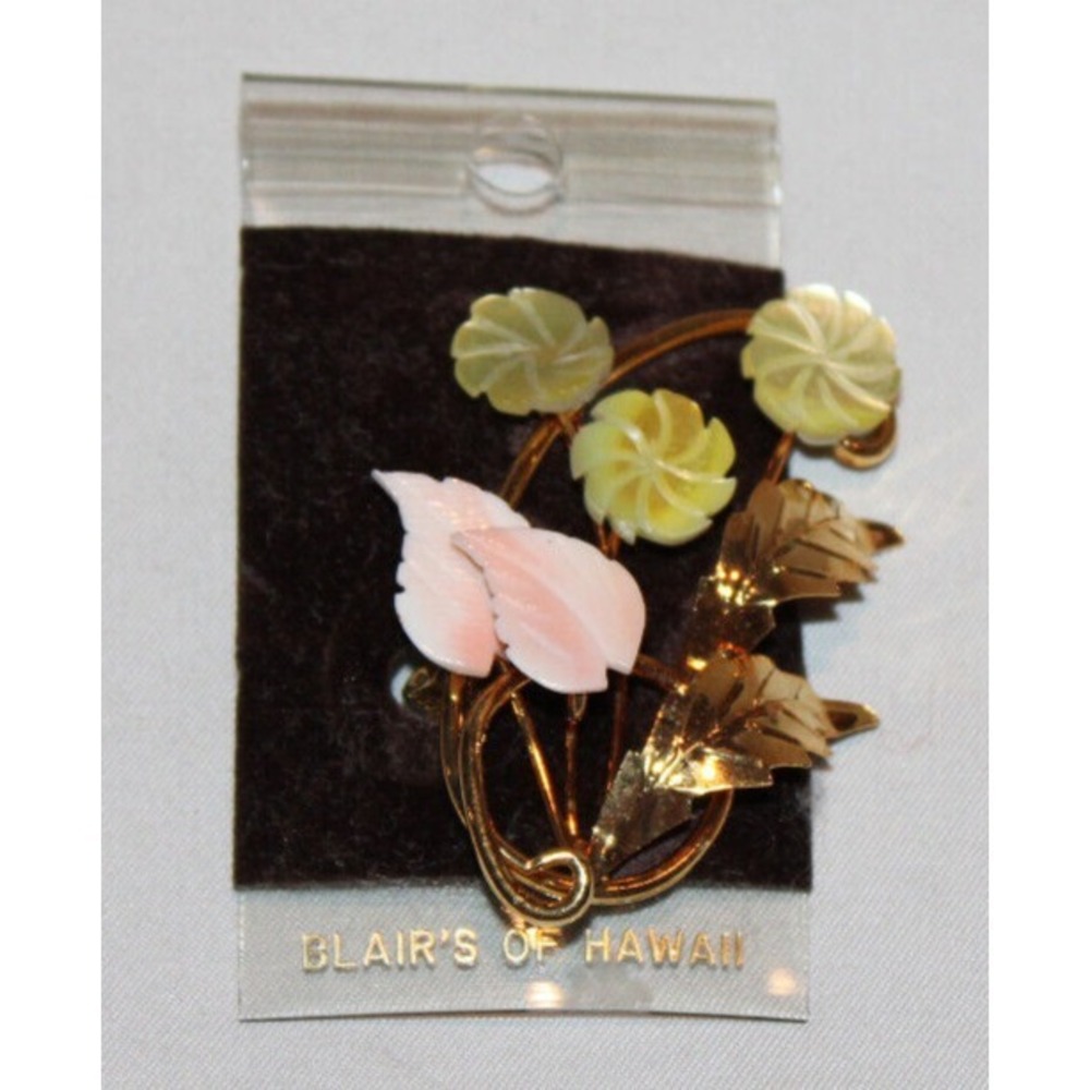 Blair's of Hawaii gold tone brooch pin shell flowers leaves on card